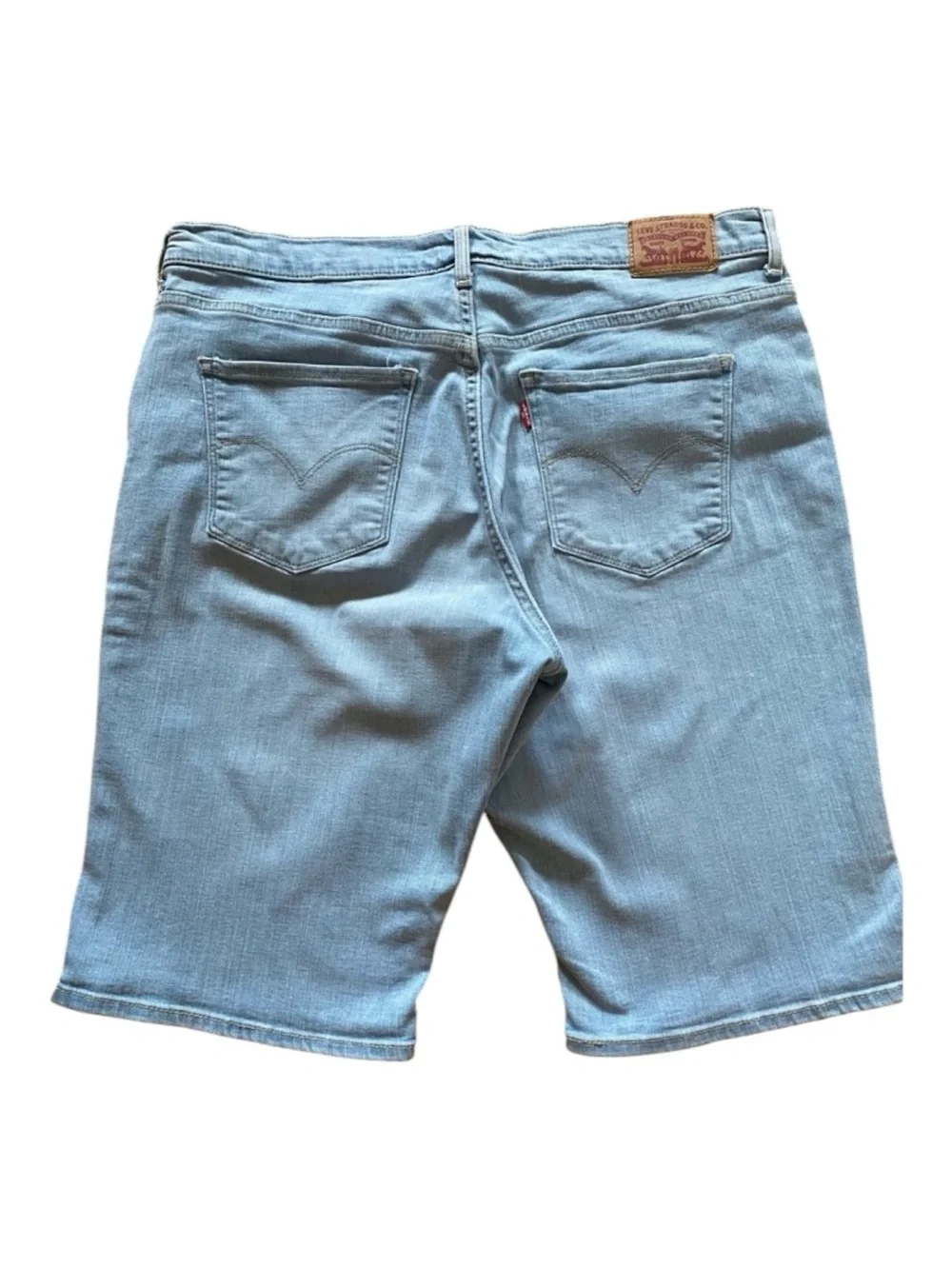 Levi’s Classic Denim Bermuda Shorts in a Light Wash | 32